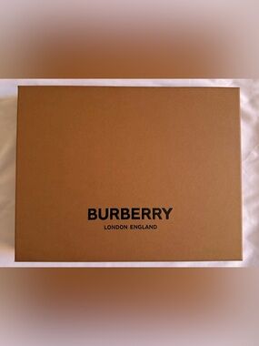 BURBERRY Gift Box - Scarf